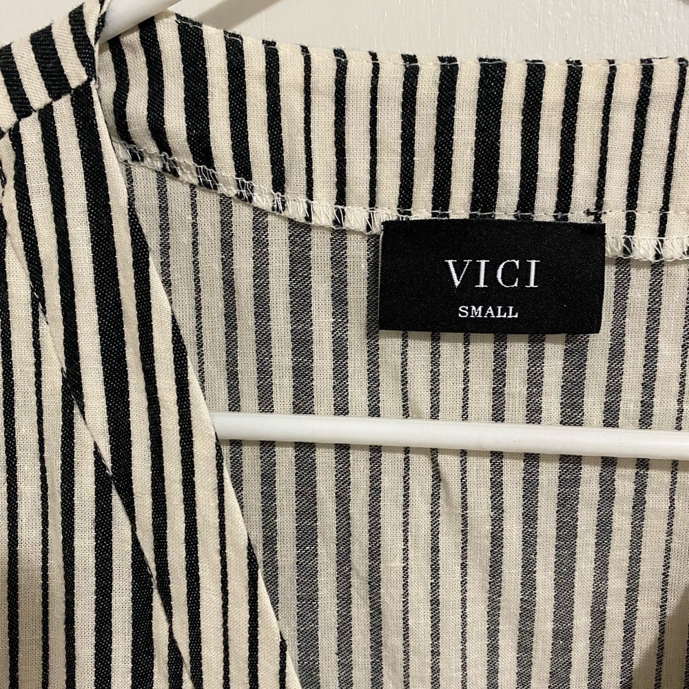 Vici Ruffle Top - Picture 2 of 3
